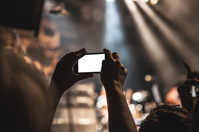 smartphone+deepfake+technology